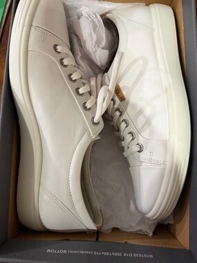 Ecco White Leather Low-Profile Lace-Up Sneakers